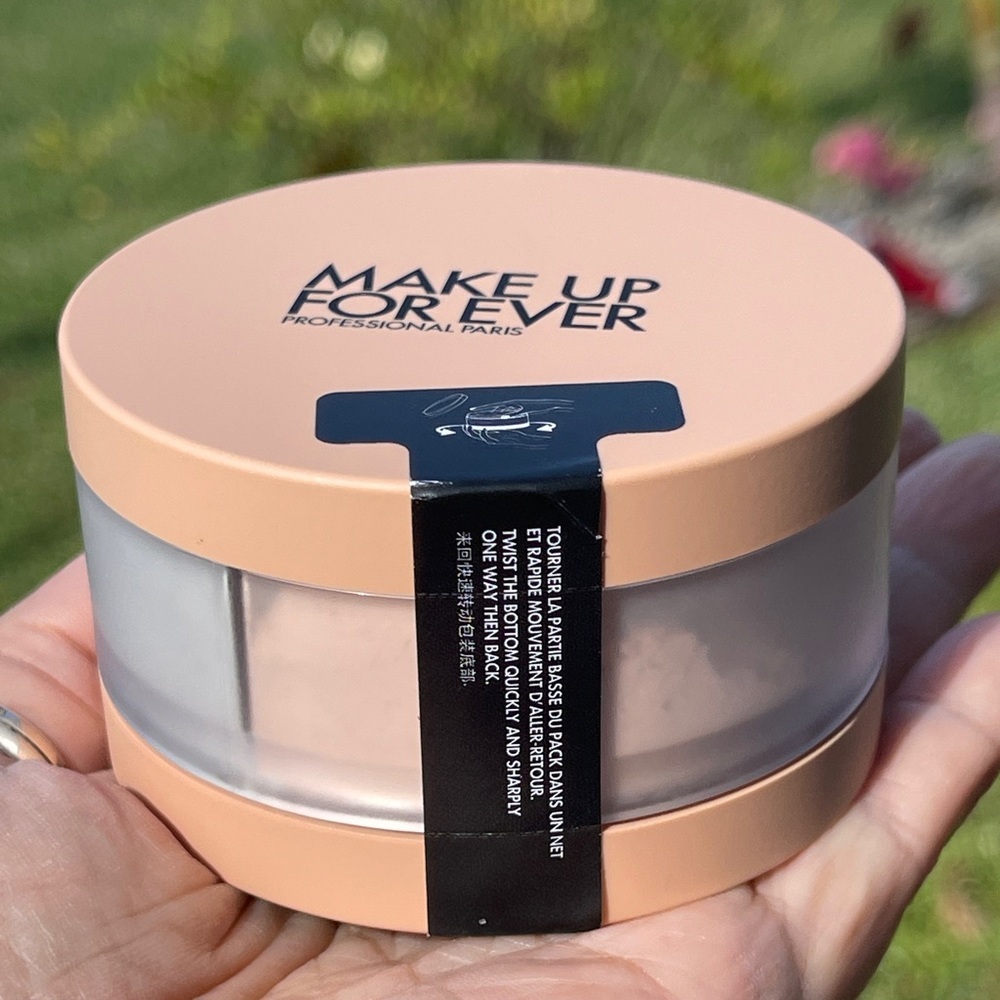 Make Up For Ever Twist & Light Finishing Powder In 2 Medium - Picture 2 of 7